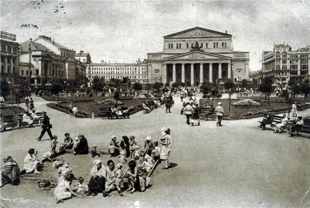 View of Bolshoi Theatre and Theater Square, 1932 (photo shows a sandbox in the center, something that seems impossible in our time).