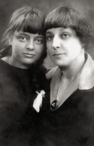 Tsvetaeva and her daughter Ariadna