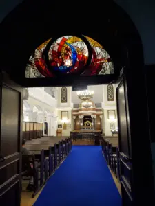 A Visit to Nożyk Synagogue in Warsaw