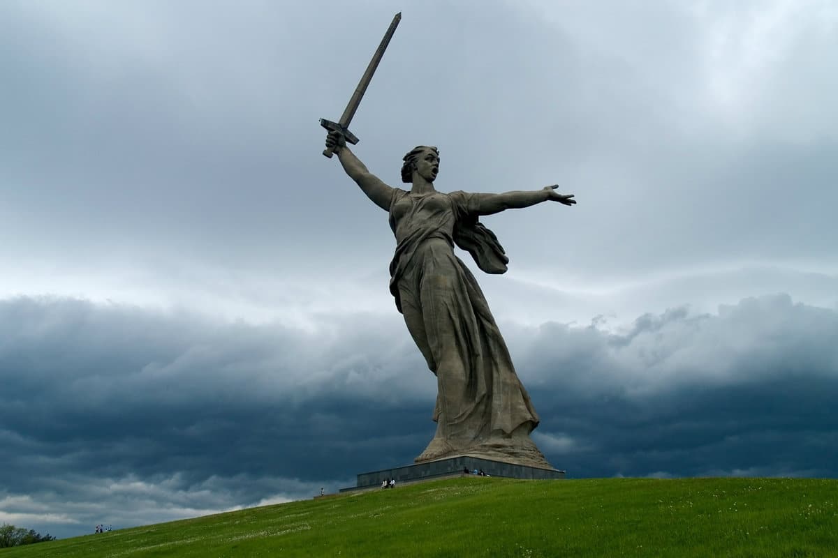 The Motherland Calls Statue In Volgograd May Collapse Into The Volga
